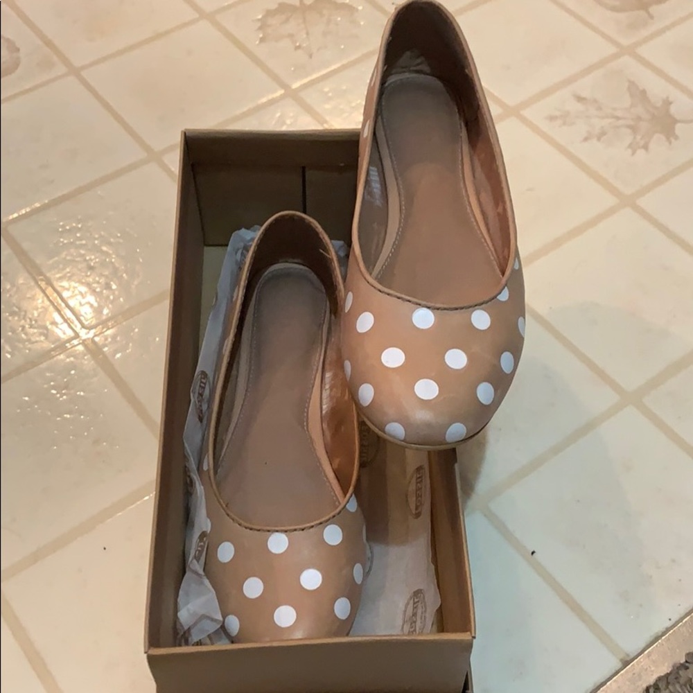 Cute polka dot flat